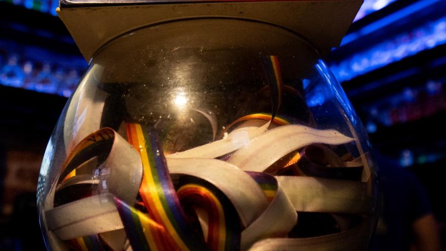  Bombonera de bar con cintas LGBTI