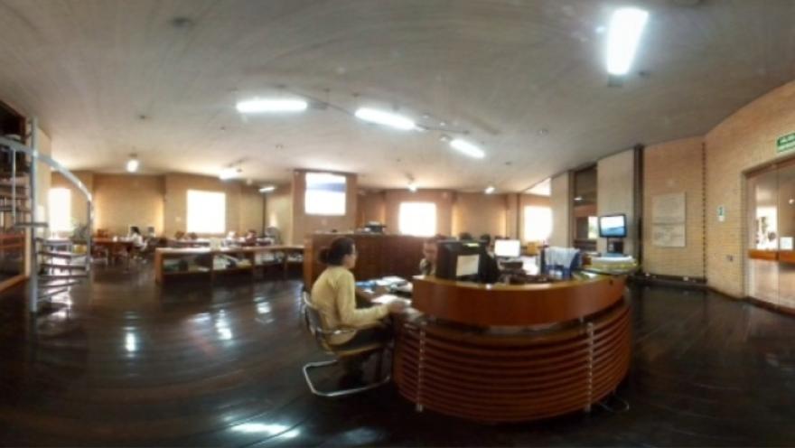 Sala de consulta del Archivo General de la Nación, con mesas de investigación y personal atendiendo a los visitantes.