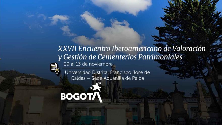 Vista de un cementerio patrimonial bajo un cielo azul con nubes, con información del evento y logo de Bogotá.