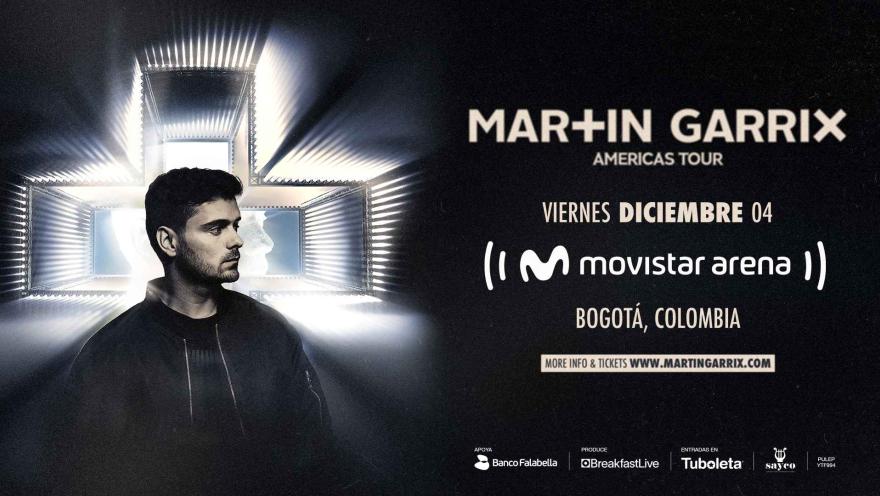 Un cartel minimalista con Martin Garrix mirando hacia la izquierda en una chaqueta negra, con una estructura de iluminación de cruz blanca detrás de él.