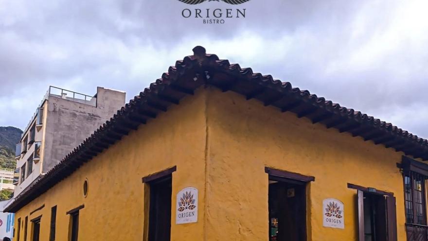 A corner of a yellow colonial house in La Candelaria.