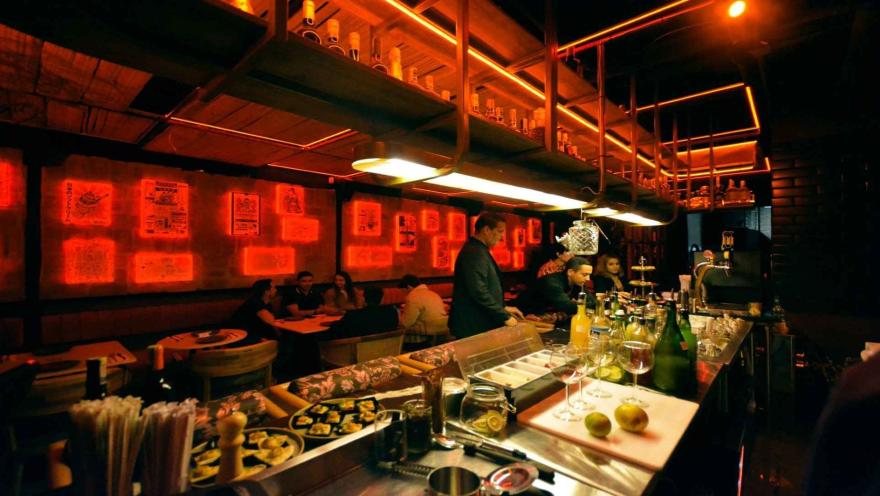 Experiencia completa en Tokio Rooftop. Sabores del mar y bebidas de autor en la barra
