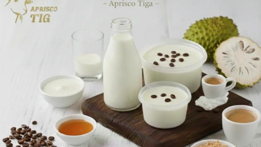 Presentación de leche, yogur y otros productos lácteos de cabra elaborados en el Aprisco Tiga.