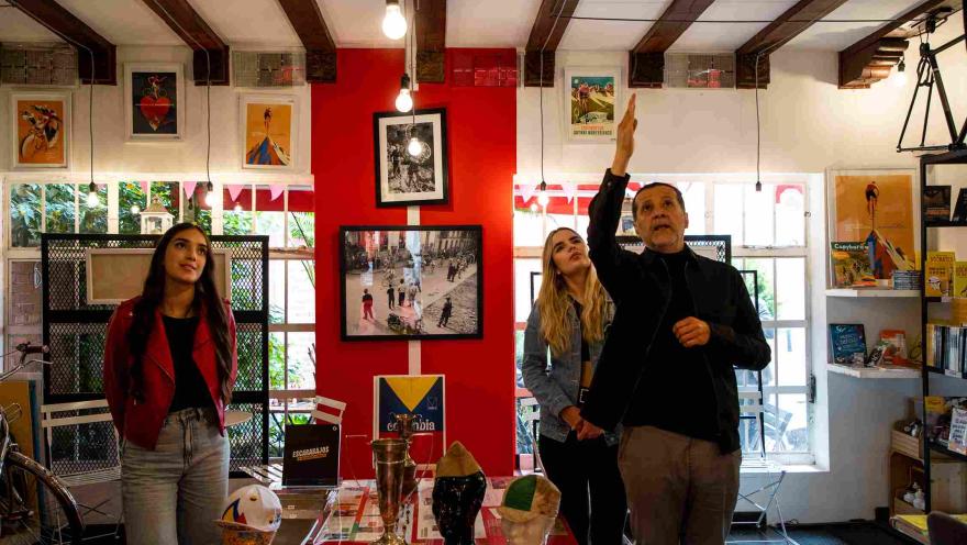 Visita guiada por Moovil, donde se comparten historias y recuerdos que hacen parte de la cultura ciclista colombiana.