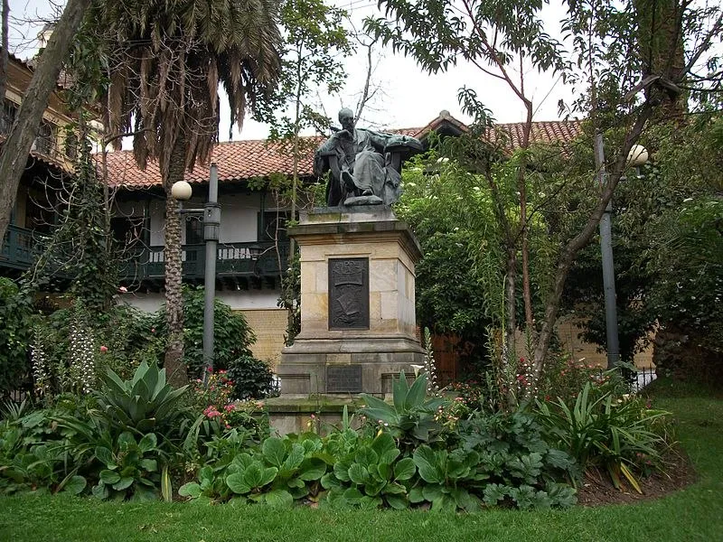 Monumento a Rufino José Cuervo