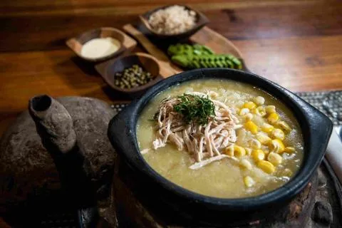 ‘Bogotá, entre relatos y recetas’: un libro que invita a conocer el inventario gastronómico de la capital